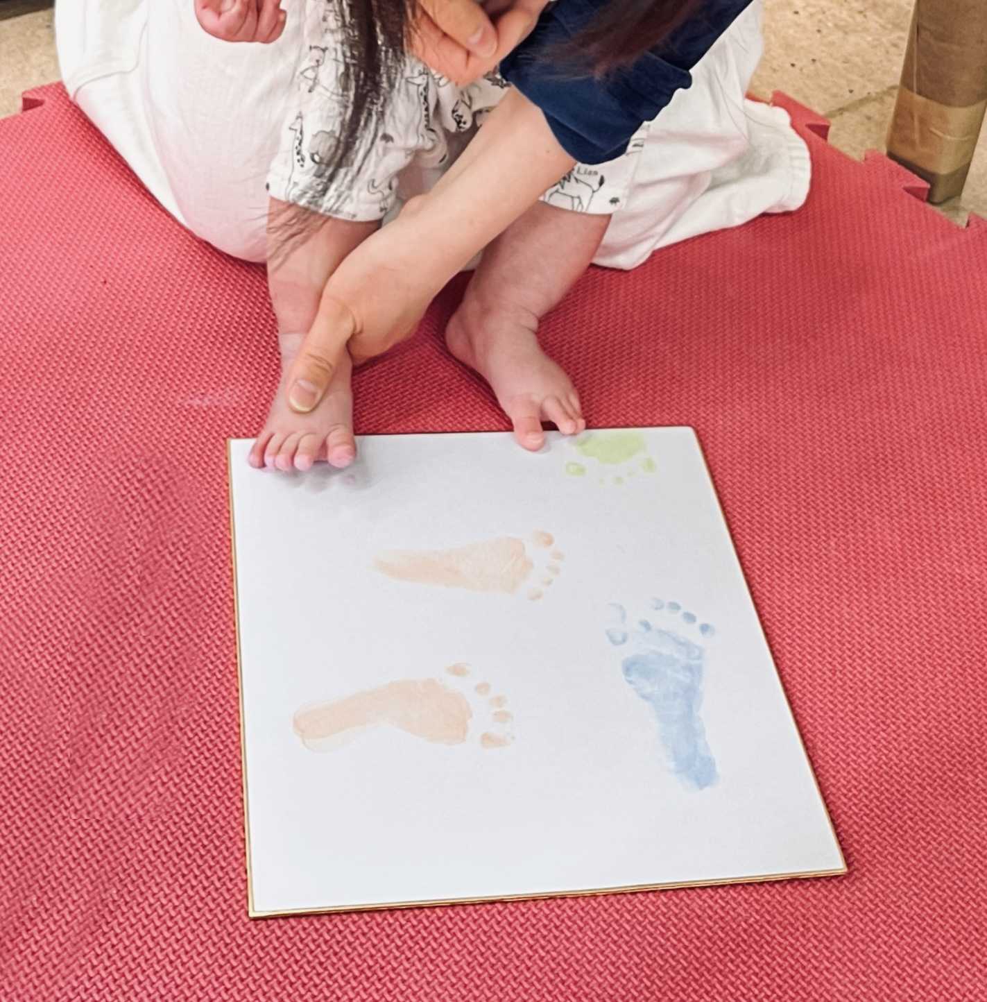 手形・足形アート作りを開催しました！