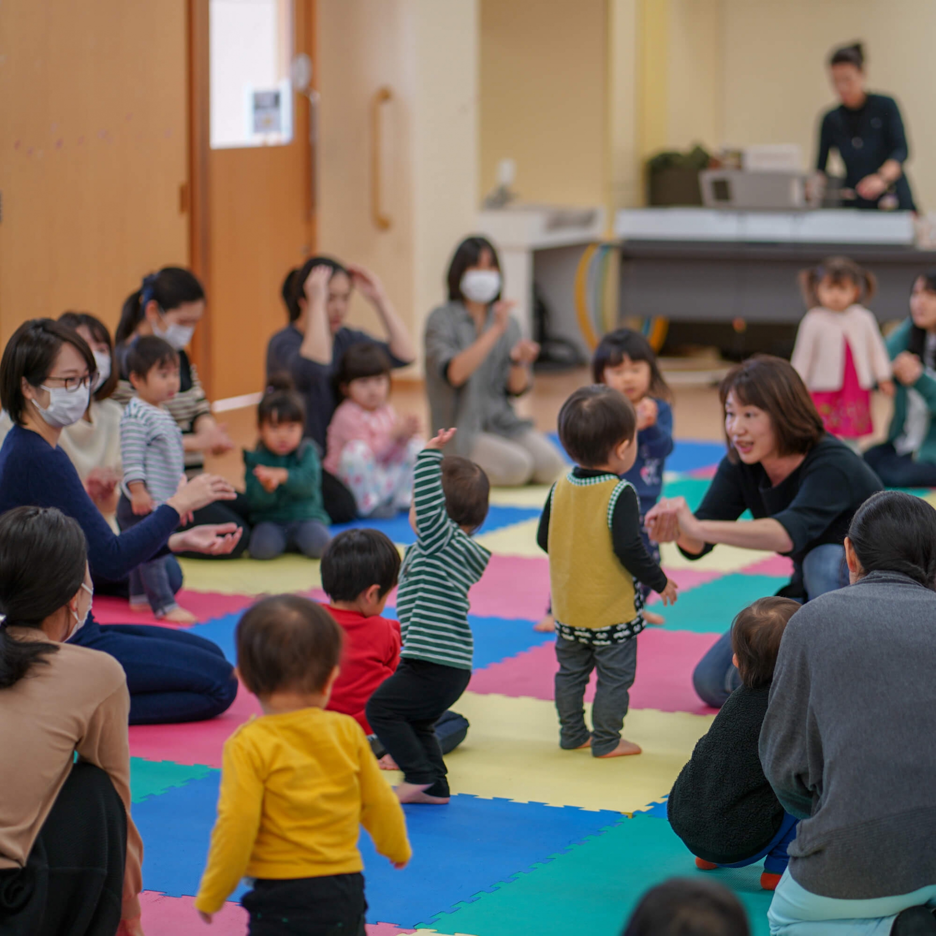 たくさんの親子が遊ぶイベント